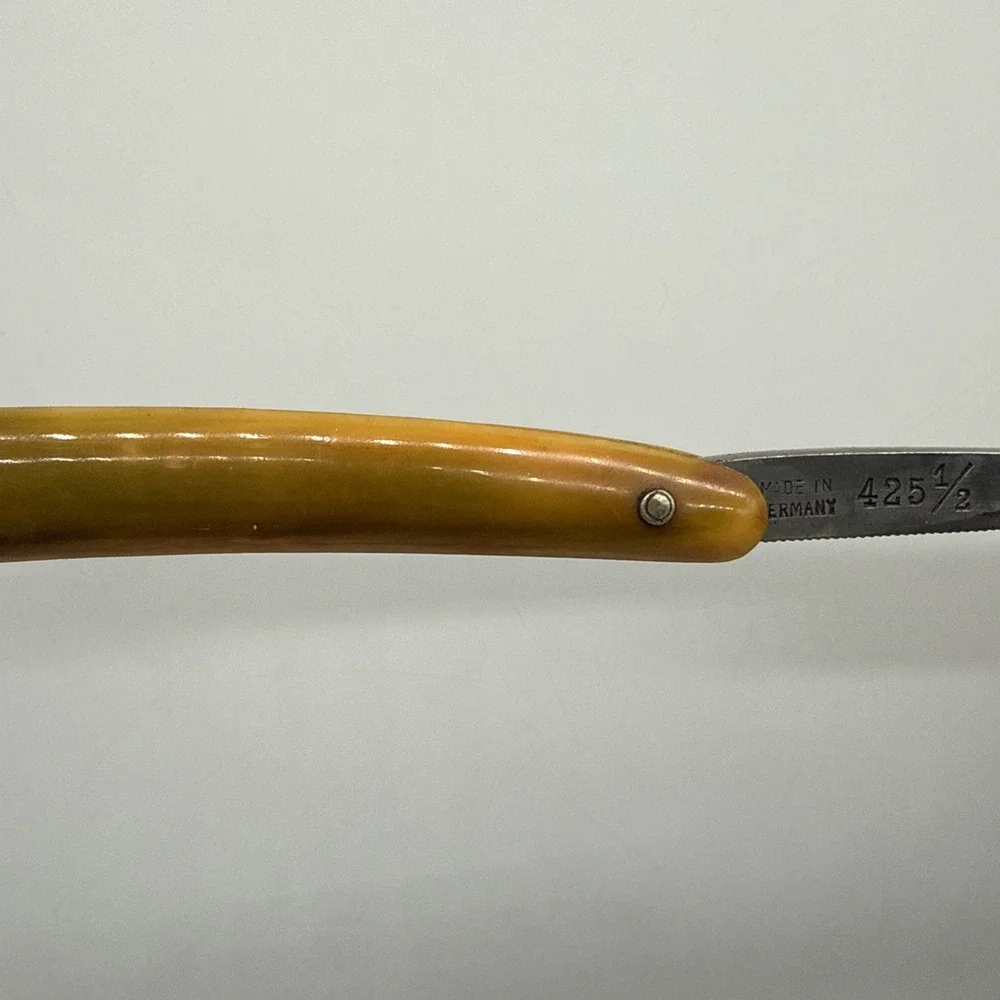 E&M Aboussleman Germany Straight Razor 425 1/2 Butterfly Yellow/Green Handle